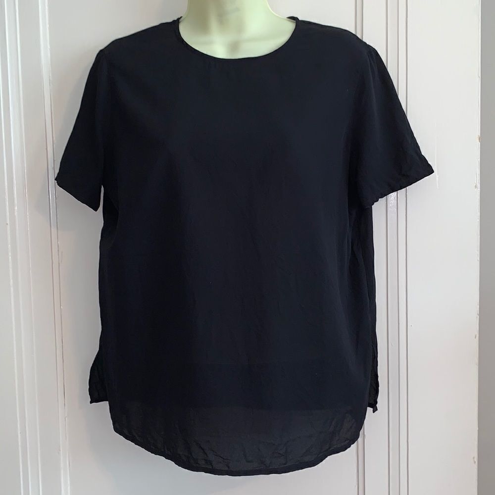Vtg Episode black silk short sleeved blouse